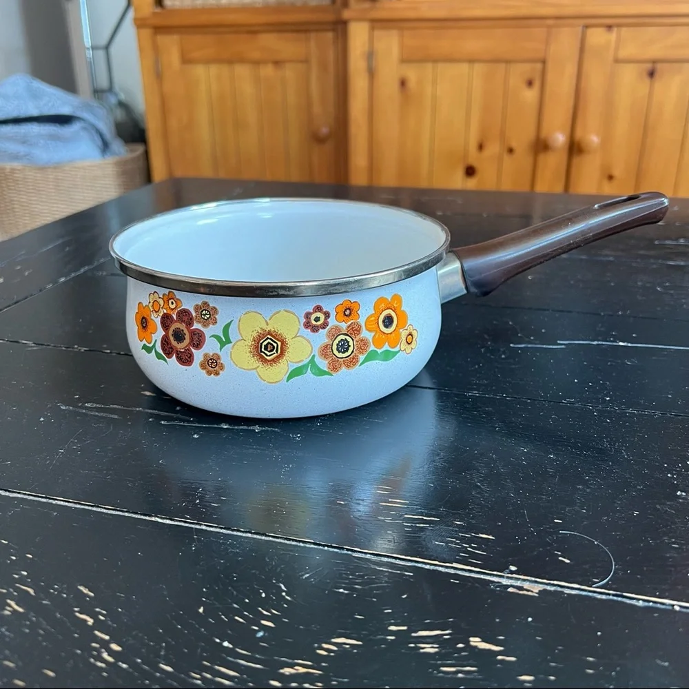 ⭐️ Vintage Harvest Bloom Porcelain  Floral Pan, Retro Flower Power Pot Sauce Pan